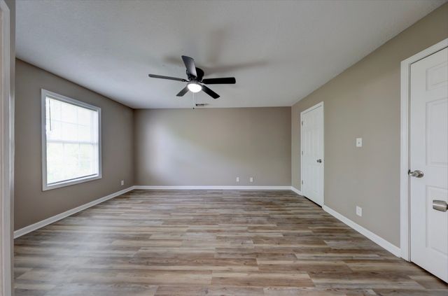 205 Alysheba Ct, Oak Grove, KY 42262