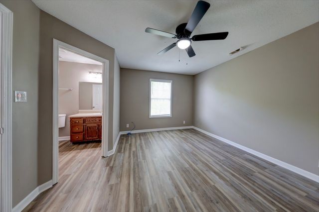 205 Alysheba Ct, Oak Grove, KY 42262
