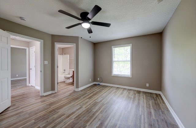 205 Alysheba Ct, Oak Grove, KY 42262
