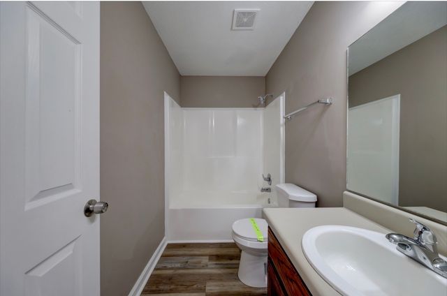205 Alysheba Ct, Oak Grove, KY 42262
