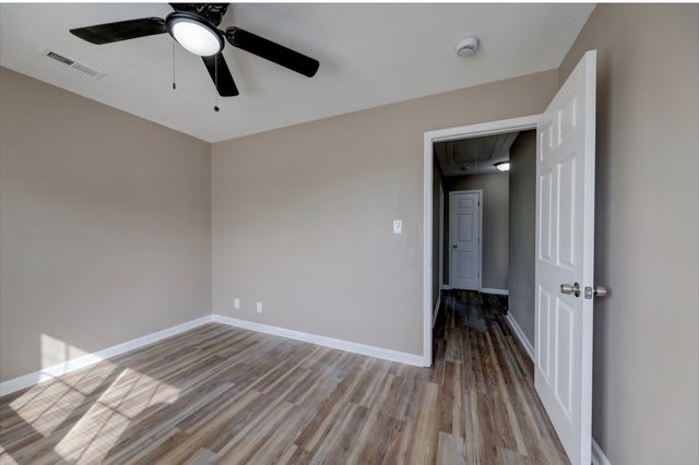205 Alysheba Ct, Oak Grove, KY 42262