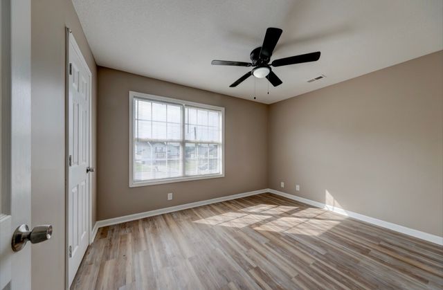 205 Alysheba Ct, Oak Grove, KY 42262