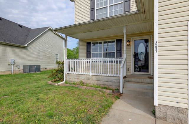 205 Alysheba Ct, Oak Grove, KY 42262