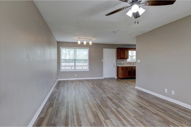 205 Alysheba Ct, Oak Grove, KY 42262