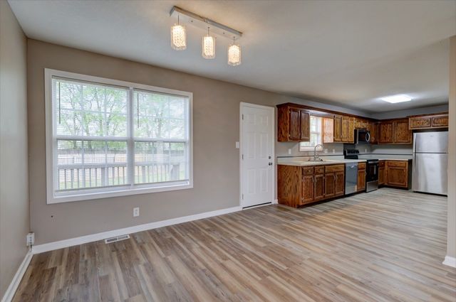 205 Alysheba Ct, Oak Grove, KY 42262