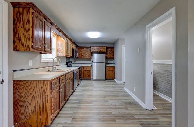 205 Alysheba Ct, Oak Grove, KY 42262