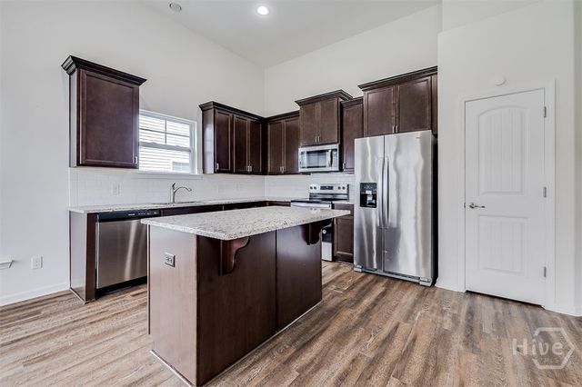 20 Mirror Lake Drive, Savannah, GA 31407