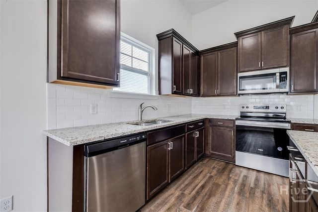 20 Mirror Lake Drive, Savannah, GA 31407