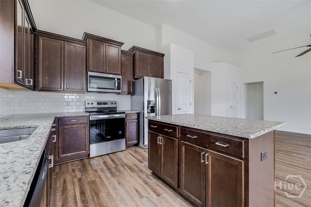 20 Mirror Lake Drive, Savannah, GA 31407