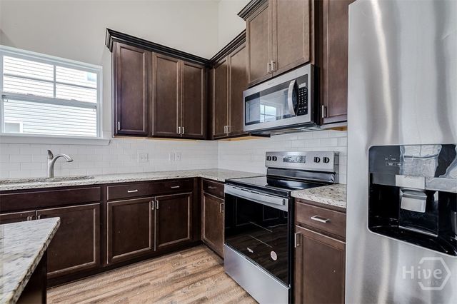 20 Mirror Lake Drive, Savannah, GA 31407