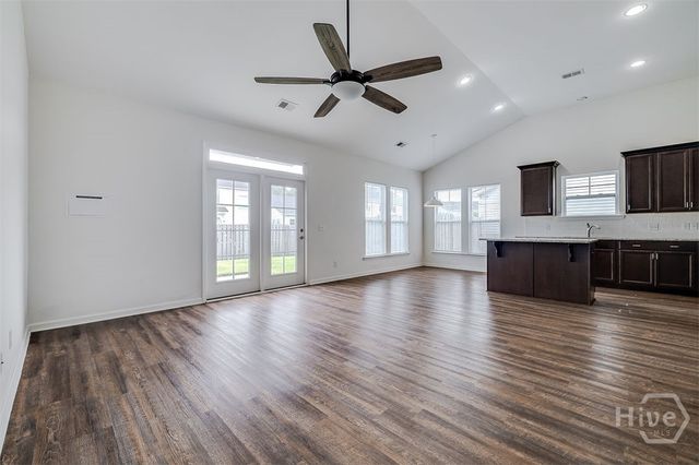 20 Mirror Lake Drive, Savannah, GA 31407