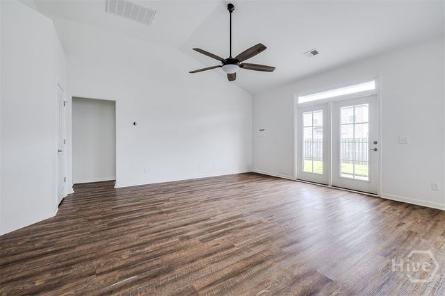 20 Mirror Lake Drive, Savannah, GA 31407
