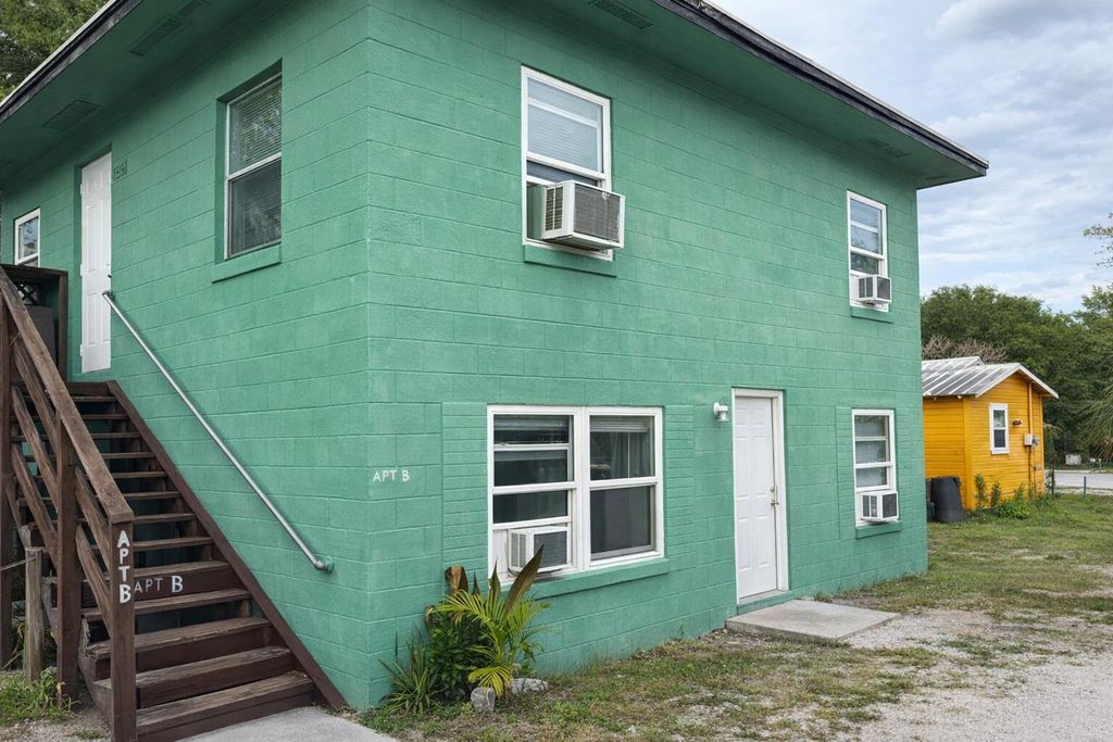 2206 Delaware Avenue, Fort Pierce, FL 34950