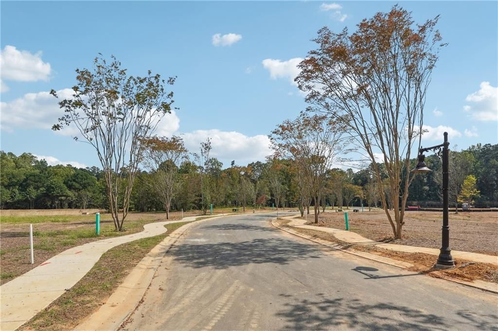 Image 6 of property listing at 4525 Muskogee Court, Cumming, GA 30040