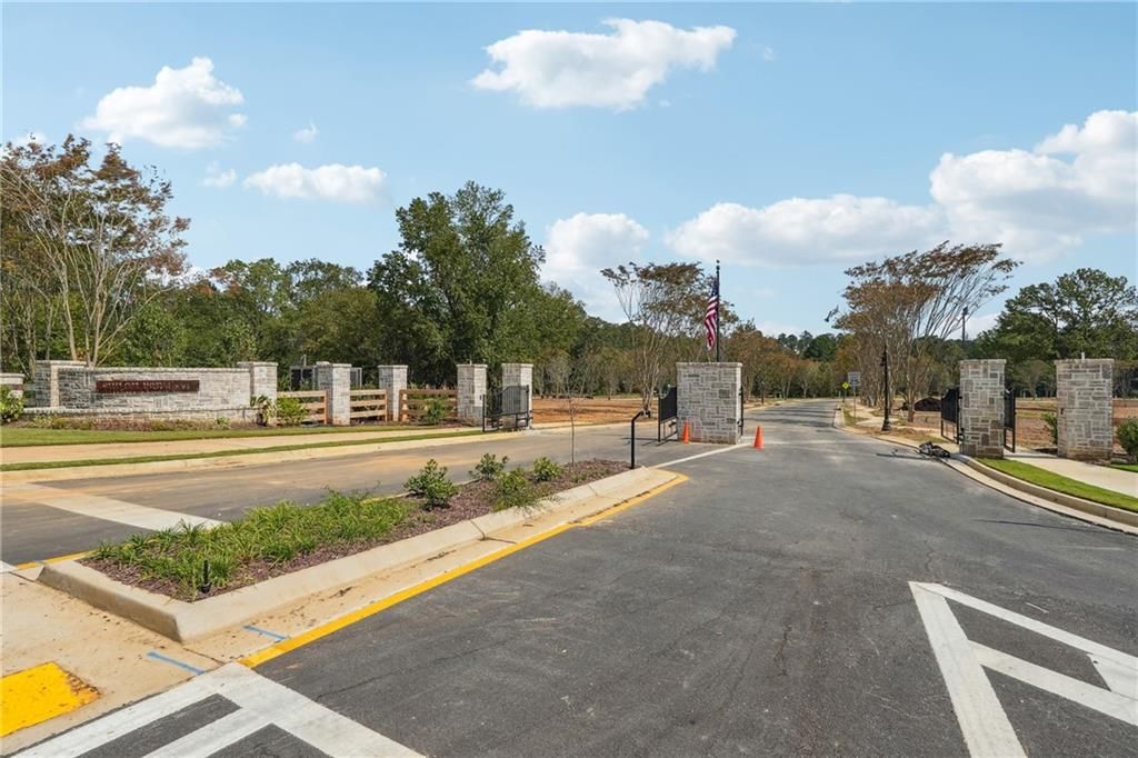 Image 8 of property listing at 4525 Muskogee Court, Cumming, GA 30040