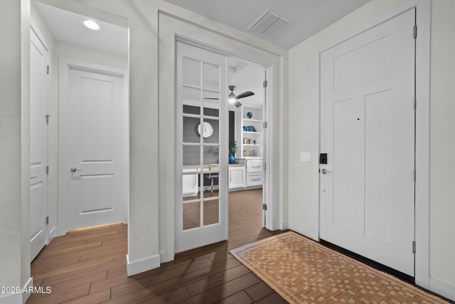 2916 E TINA Drive, Phoenix, AZ 85050