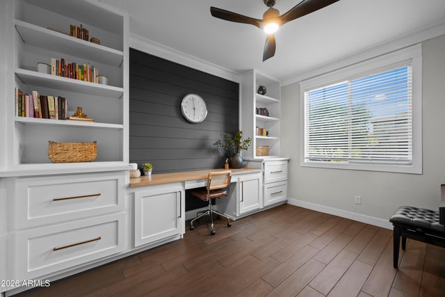 2916 E TINA Drive, Phoenix, AZ 85050