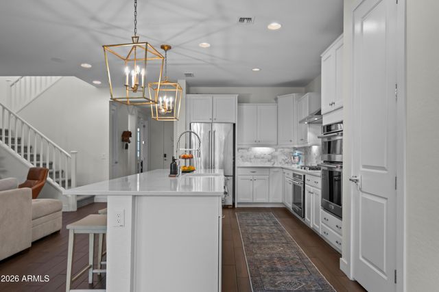 2916 E TINA Drive, Phoenix, AZ 85050