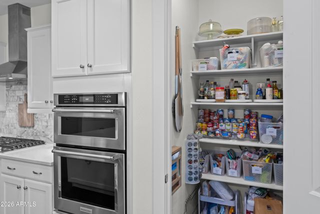 2916 E TINA Drive, Phoenix, AZ 85050