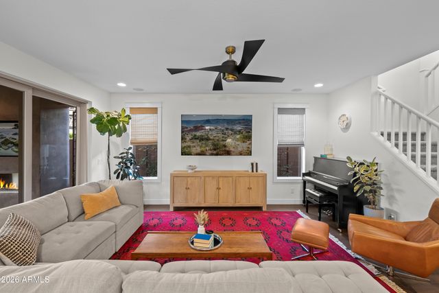 2916 E TINA Drive, Phoenix, AZ 85050