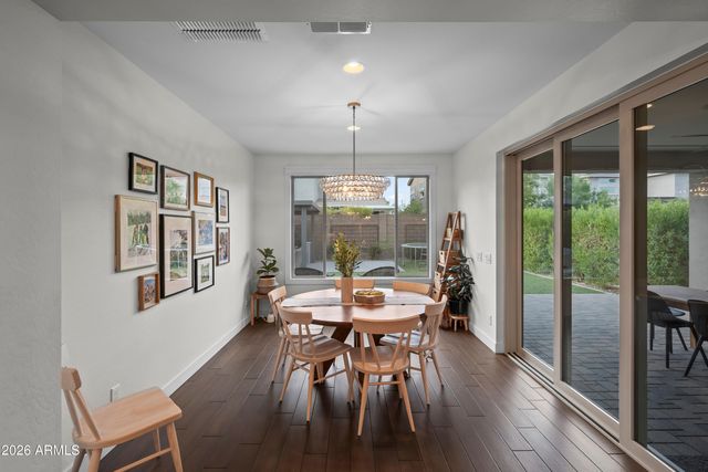 2916 E TINA Drive, Phoenix, AZ 85050
