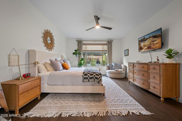 2916 E TINA Drive, Phoenix, AZ 85050