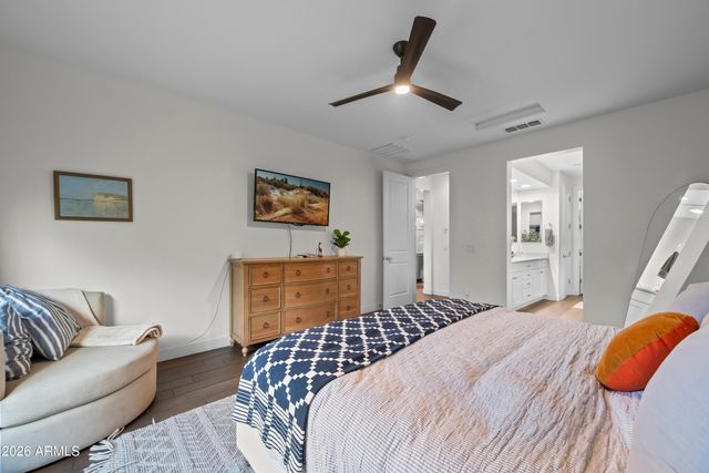 2916 E TINA Drive, Phoenix, AZ 85050