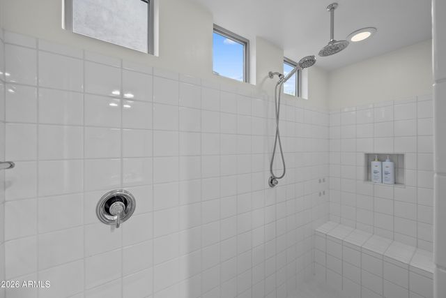 2916 E TINA Drive, Phoenix, AZ 85050