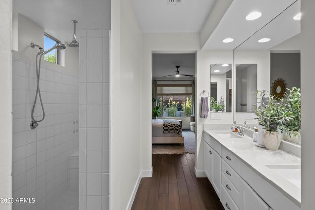 2916 E TINA Drive, Phoenix, AZ 85050