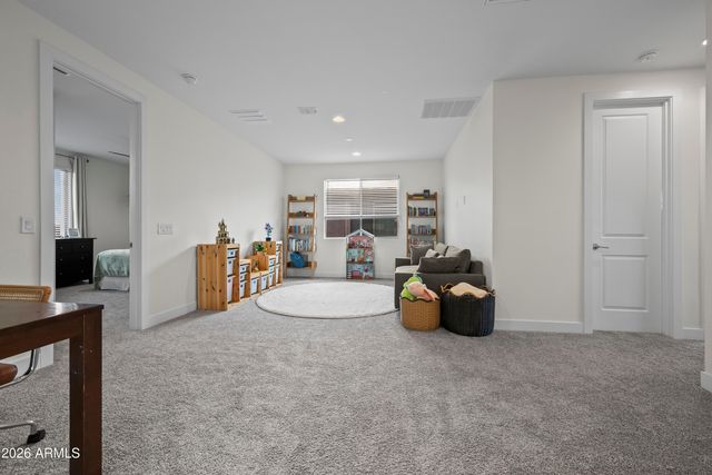 2916 E TINA Drive, Phoenix, AZ 85050