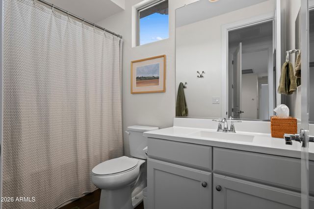 2916 E TINA Drive, Phoenix, AZ 85050