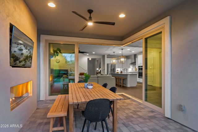 2916 E TINA Drive, Phoenix, AZ 85050