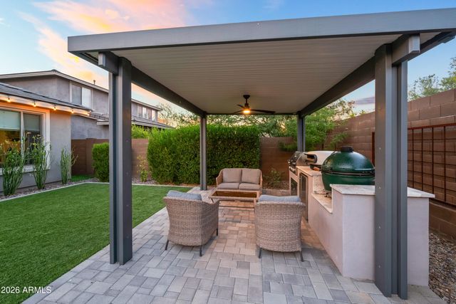 2916 E TINA Drive, Phoenix, AZ 85050