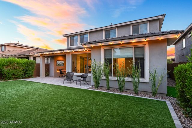 2916 E TINA Drive, Phoenix, AZ 85050