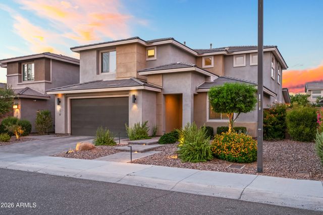 2916 E TINA Drive, Phoenix, AZ 85050
