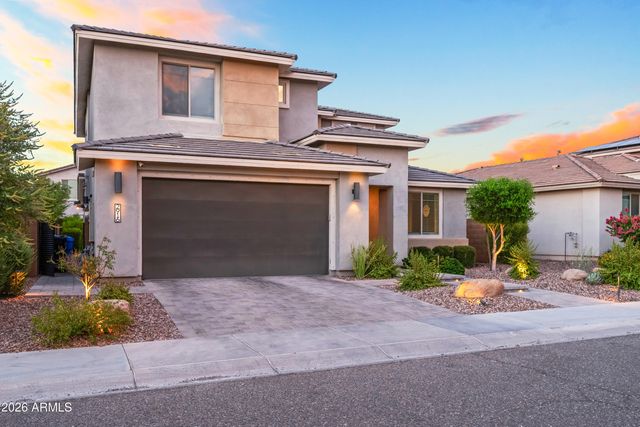 2916 E TINA Drive, Phoenix, AZ 85050