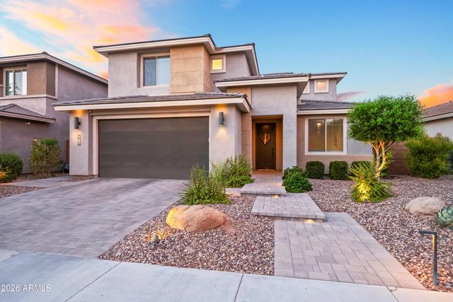 2916 E TINA Drive, Phoenix, AZ 85050