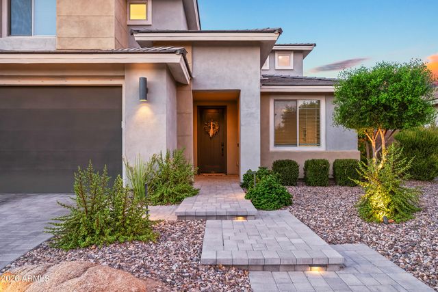 2916 E TINA Drive, Phoenix, AZ 85050