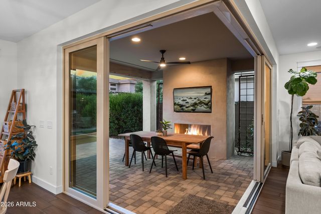 2916 E TINA Drive, Phoenix, AZ 85050