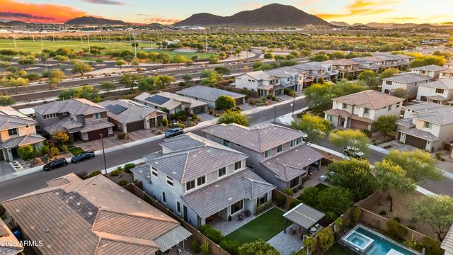 2916 E TINA Drive, Phoenix, AZ 85050