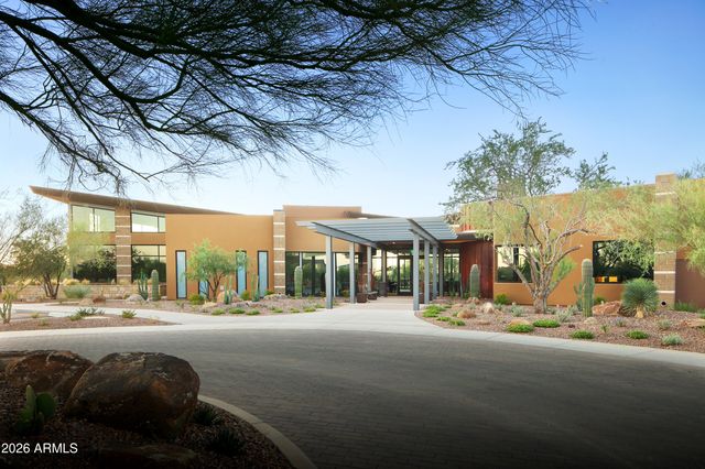 2916 E TINA Drive, Phoenix, AZ 85050