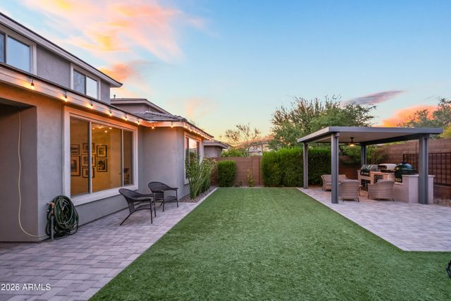 2916 E TINA Drive, Phoenix, AZ 85050