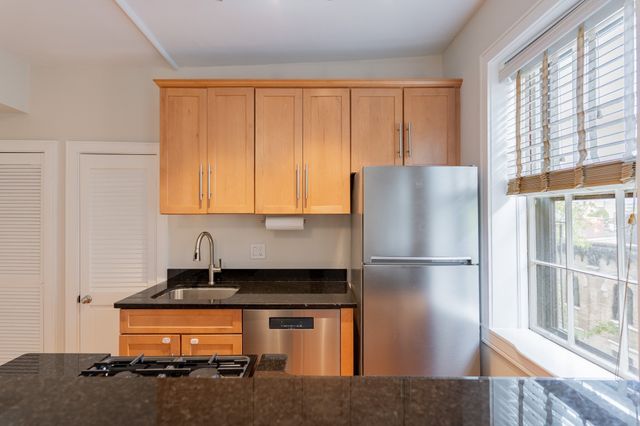 9 Revere St 5, Boston, MA 02114