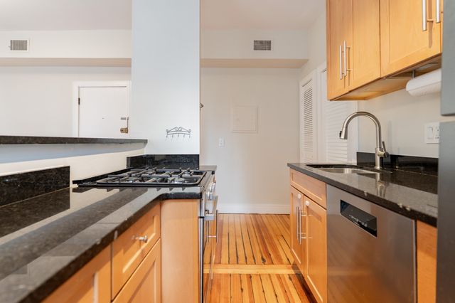 9 Revere St 5, Boston, MA 02114