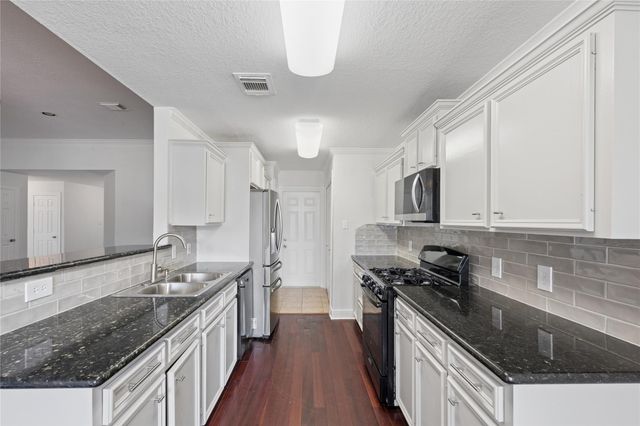 11 Clara Barton Lane, Galveston, TX 77551