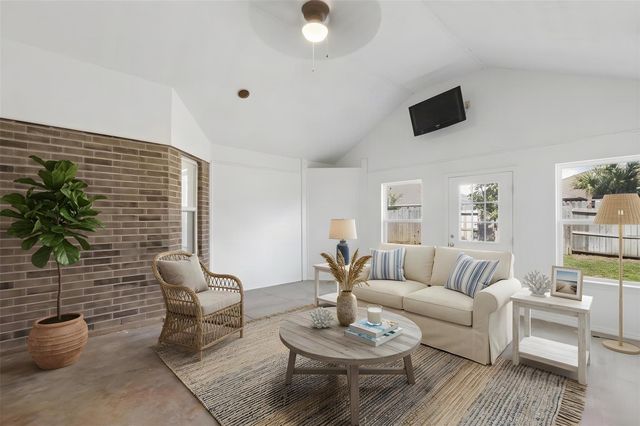 11 Clara Barton Lane, Galveston, TX 77551