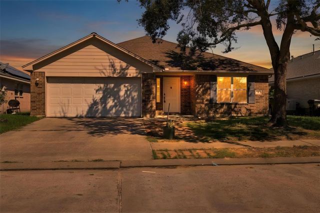 11 Clara Barton Lane, Galveston, TX 77551