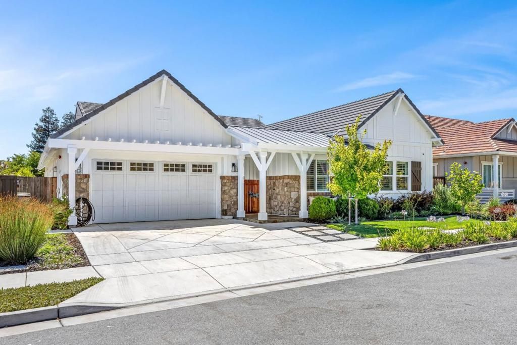 Image 2 of property listing at 17045 Hill Road, Morgan Hill, CA 95037