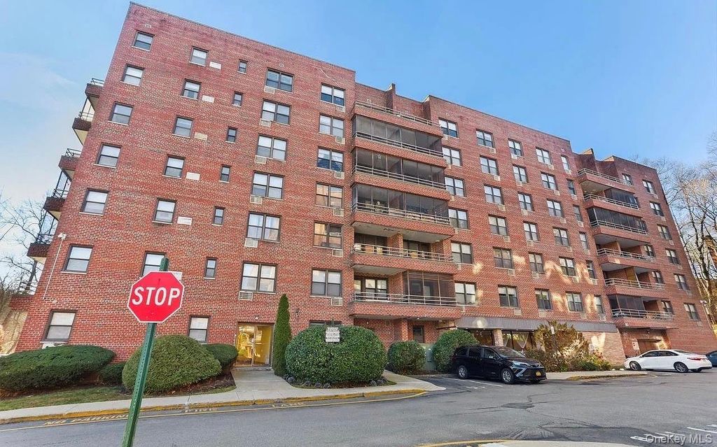 50 Barker Street 432, Mount Kisco, NY 10549