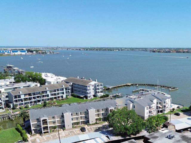 205 Yacht Club Lane 205, Seabrook, TX 77586